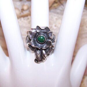 Vintage Sterling Silver Chrysoprase Ring - Flower with Leaves